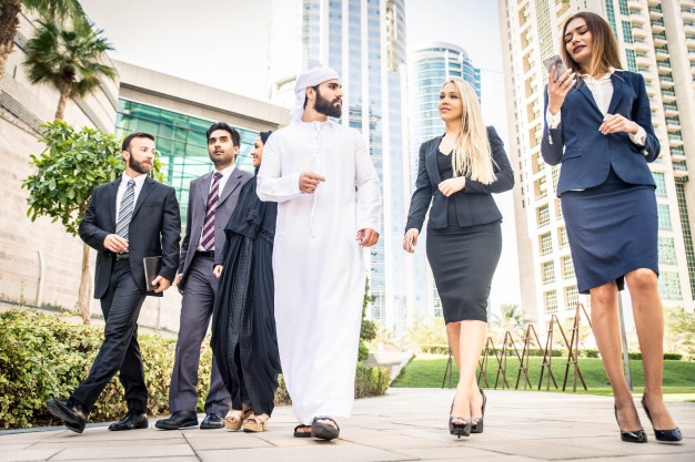 business-people-dubai_186382-11345